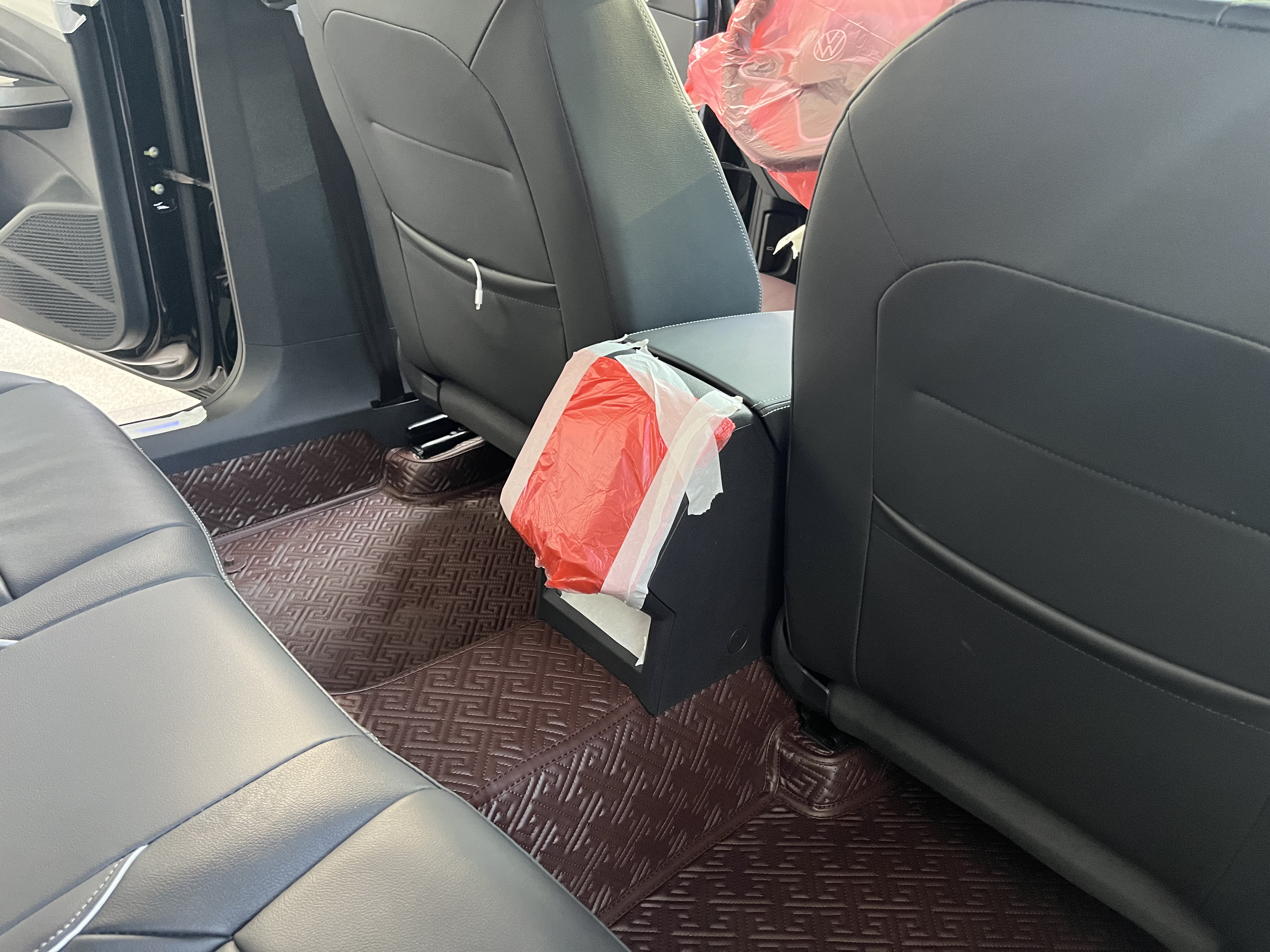 夏天溫度升高時(shí)，小心高溫暴曬后的汽車(chē)甲醛